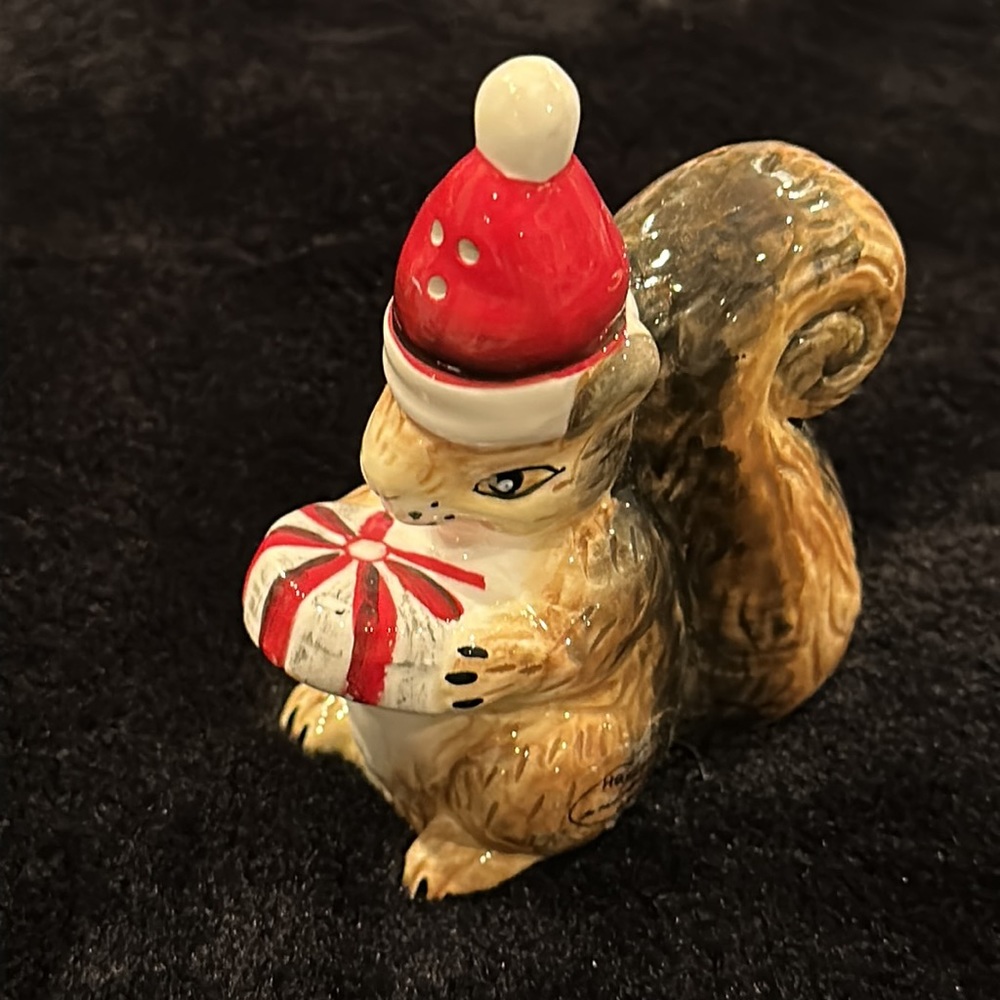 Brand new old general store Santa Squirrel salt or pepper shaker